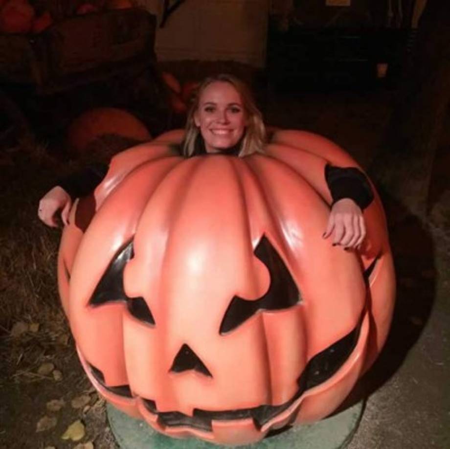 La tenista danesa Carolina Wozniacki disfrazada de calabaza.