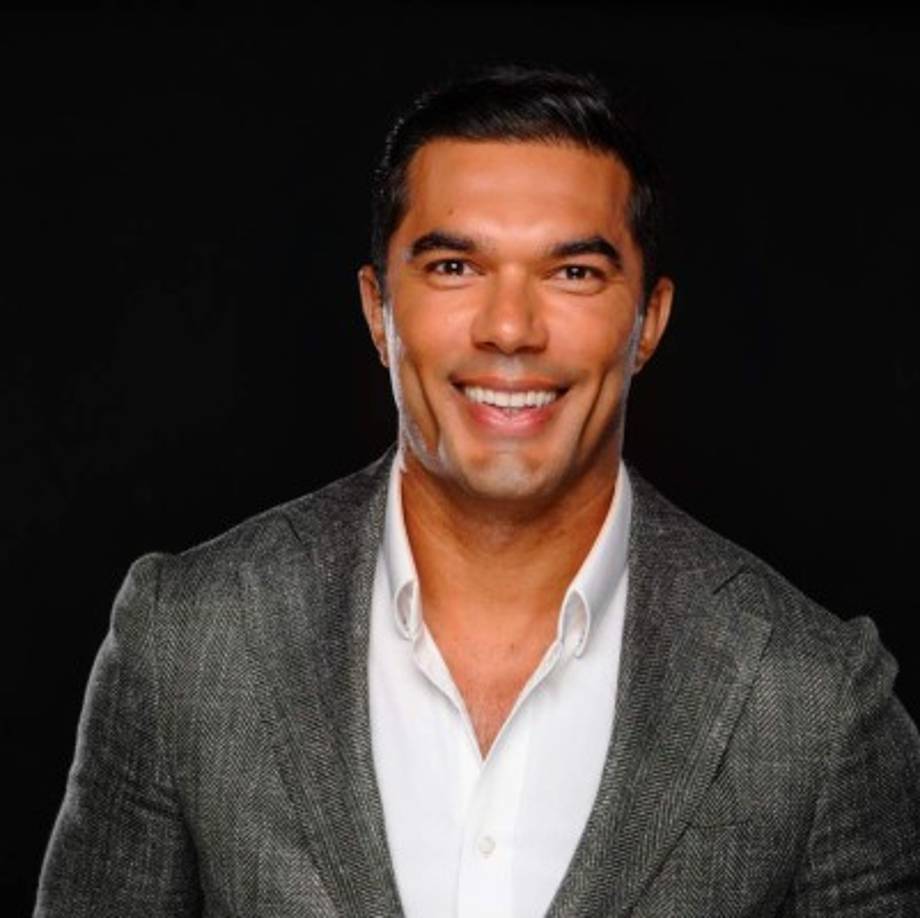 El empresario de 40 años de edad terminó su trabajo temprano y se dirigió hasta la casa de su novia, a unos 3 kilómetros de distancia de su apartamento para ver junto a unos amigos el partido entre Brasil y Colombia por la Copa América.