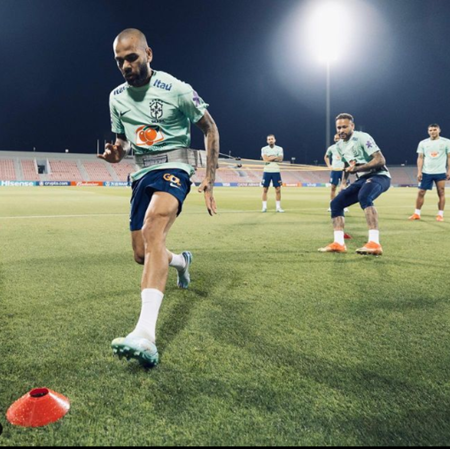 Hasta el momento, Dani Alves está a la espera de obtener su libertad condicional, sin embargo, el panorama es muy complicado debido a que las autoridades consideran que habrá un riesgo de fuga.