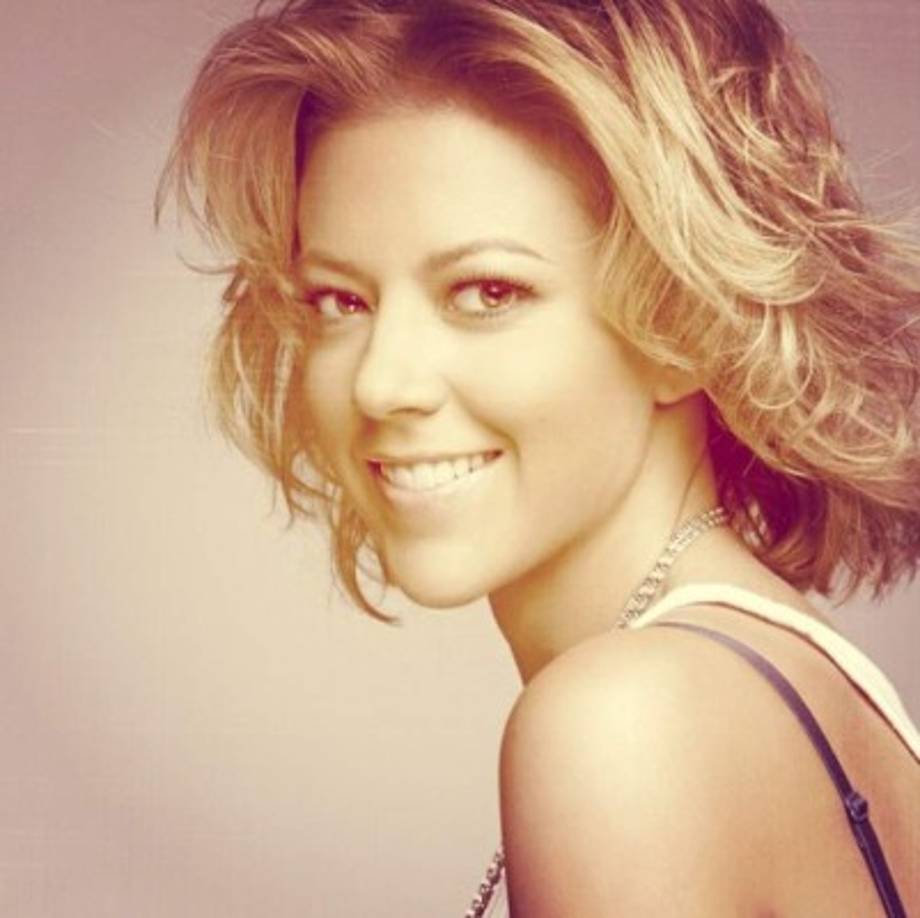 En 2008 tuvo una pequeña participación en la primera película de Gael García Bernal como director titulada Déficit. En ese mismo año, después de terminar la temporada de la obra musical Hoy no me puedo levantar, fue invitada a participar en la producción española de la misma puesta en escena, por lo que se va a vivir a España durante un tiempo.