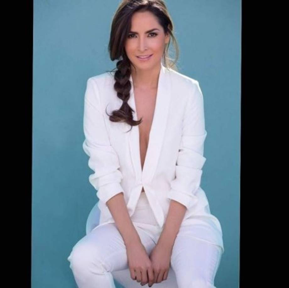 La actriz colombiana Carmen Villalobos no se visualiza, por el momento, teniendo hijos. Y es que a la artista, novia del actor Sebastián Caicedo, le preocupa perder la independencia de la que goza con su pareja. “¡Vemos tantas parejas con niños y son tan insoportables! Amamos tanto nuestra independencia, podernos levantar un domingo a las 12 del día” <br/>“El proyecto más importante de nuestra vida es nosotros”, recalcó.