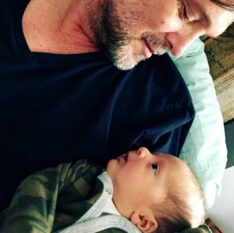 El actor argentino Rene Strickler y su pareja, la modelo venezolana Rubí Cardozo se convirtieron en padres por tercera ocasión el 18 de enero, sin embargo, fue pocos días después que decidió compartir con sus seguidores en redes sociales la primera fotografía de su bebé, llamado Ian.