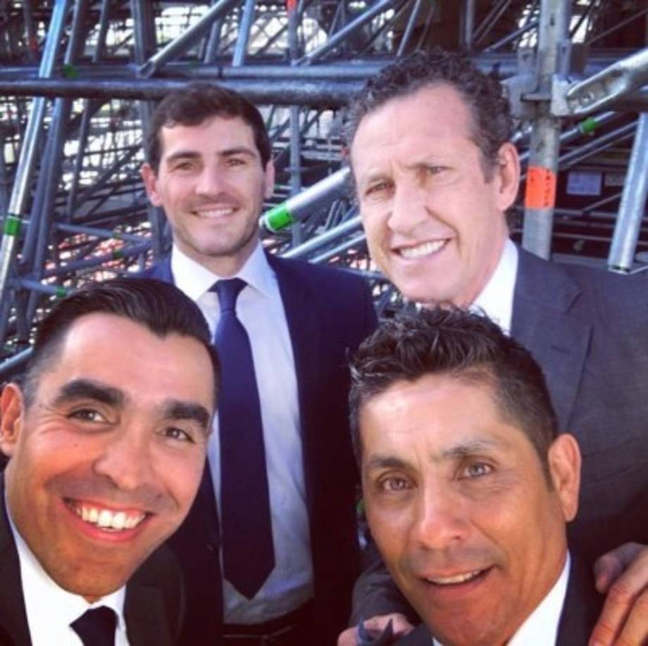 Marco Antonio Rodríguez se ha dado el lujo de compartir con grandes estrellas del fútbol. En la imagen con Iker Casillas, Jorge Valdano y Jorge Campos.