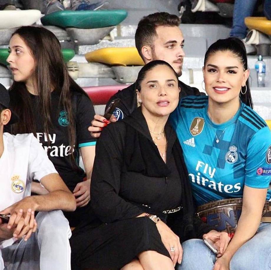 Madre e hija también estuvieron en el estadio Zayed Sports City de Abu Dabi durante el Mundial de Clubes de 2018 que conquistó el Real Madrid en Emiratos Árabes Unidos.