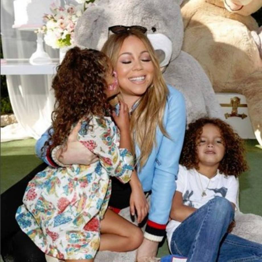 La cantante también compartió una foto con sus gemelos.