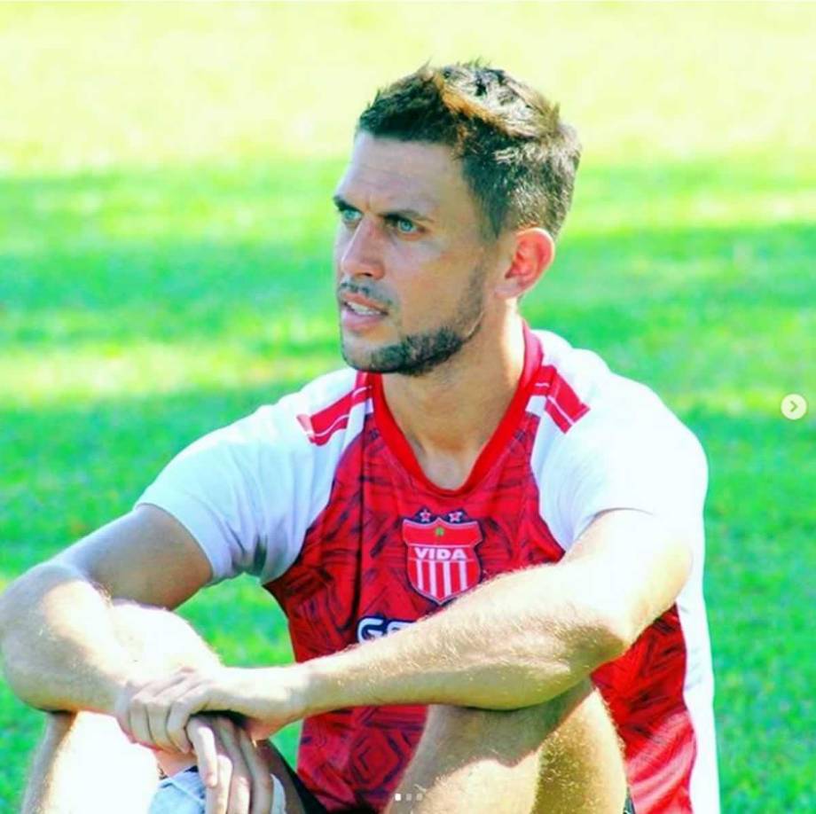 El futbolista contó en 2019 que conoció a Magali “a través de las redes sociales, por Instagram, ahí empezaron nuestras conversaciones y charlas, nos arreglamos para tener una cita, creamos una linda relación, tuvimos química y salió todo muy bien de ahí en adelante”.