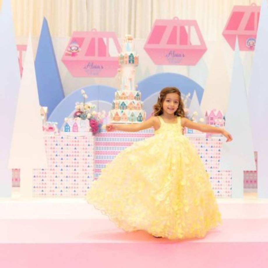 La conductora junto a su pareja, Toni Costa, se mostraban muy felices y emocionados durante el gran festejo que realizaron para su pequeña hija.<br/><br/>