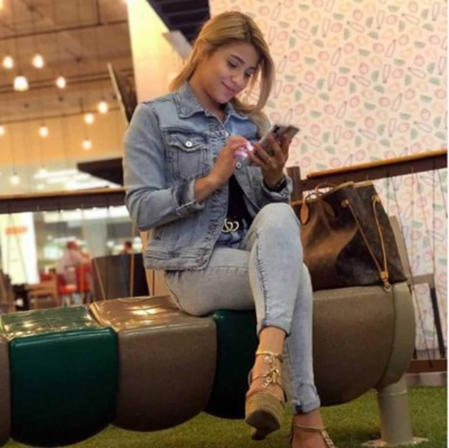 Alexandra Carvajal ha sido el gran apoyo de Alex López tras los duros momentos que vivió en un inicio con el Alajuelense.