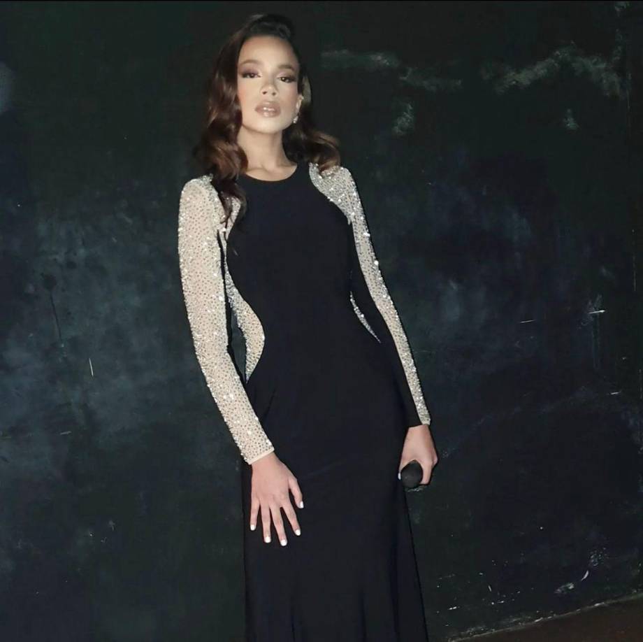 “Veo en ti un espíritu grande y liberador Angie y se estan reflejando en ti porque lo sienten millones de niñas y niños , jóvenes y adultos en Honduras y todo el mundo”, aseveró Martínez.