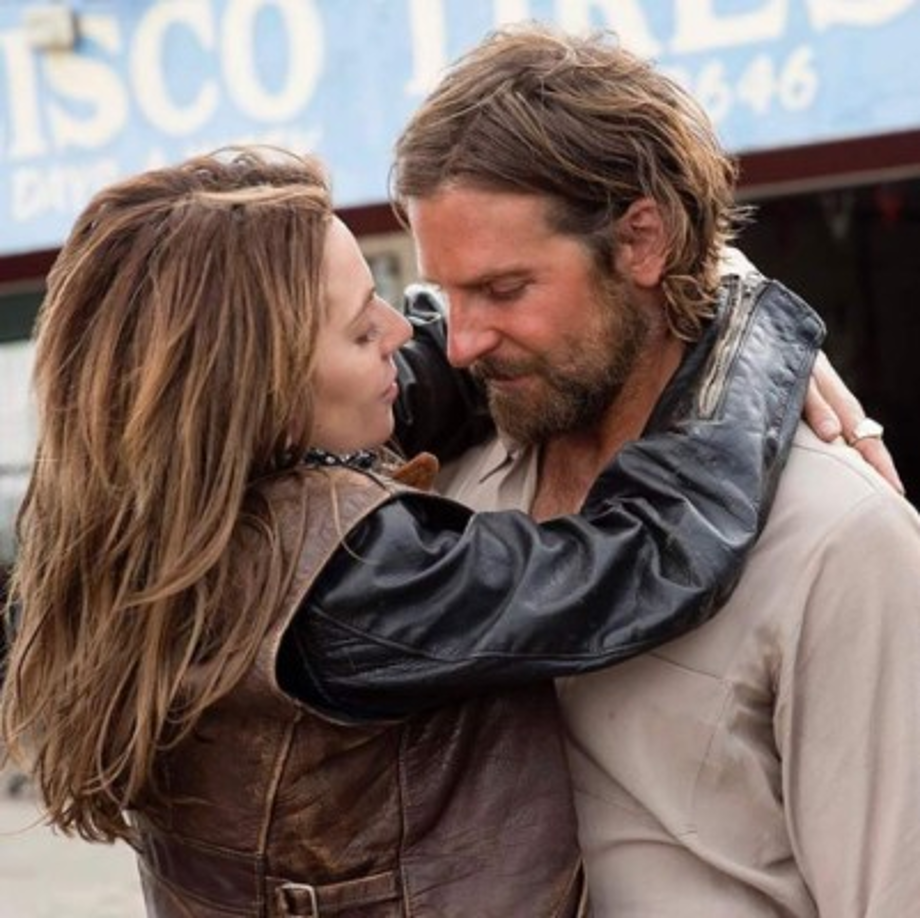 'Shallow' fue su úlitmo grah hit. Gaga estuvo involucrada en una polémica ya que estuvo vinculada en un supuesto romance con el actor Bradley Cooper.