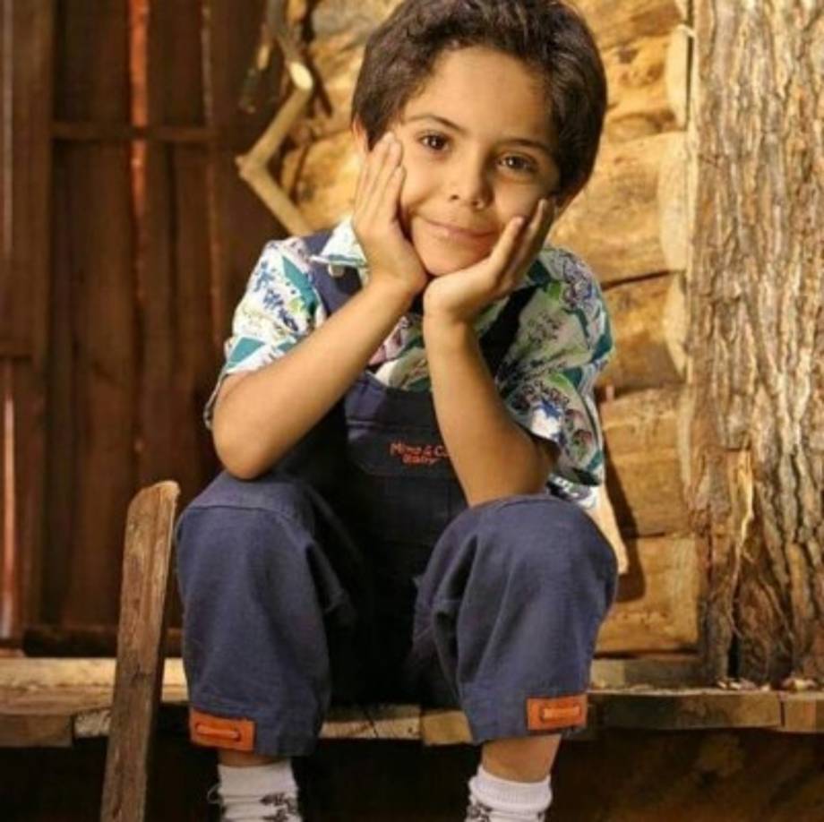 Con tan solo cinco años debutó en la novela Amor Real. En 2016 interpretó a Juan Gabriel de adolescente en la bioserie 'Hasta que te conocí'