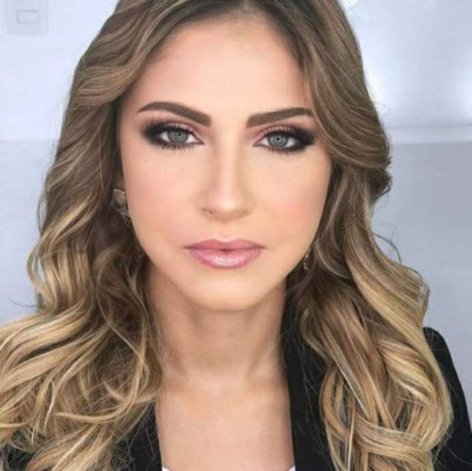 Kritza es catalogada como una de las mujeres más bellas de la política hondureña, ya que es actual diputada del Congreso Nacional.