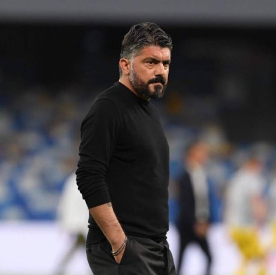 La etapa de Gennaro Gattsuo al frente del Nápoles ha terminado. Después de que el entrenador italiano no haya podido meter al conjunto sureño en la Champions, tanto el presidente De Laurentis como el propio club se han despedido de él a través de las redes sociales. Foto Facebook Napoli.