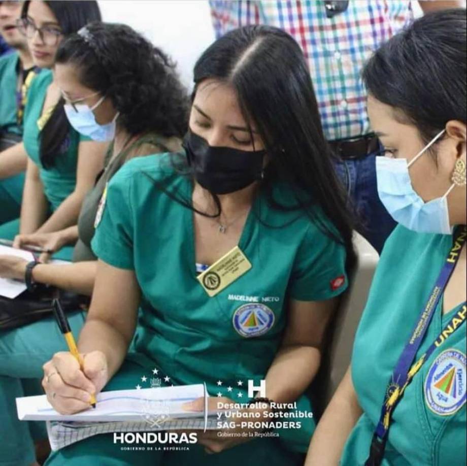 Con 24 años, la guardameta ha tenido que combinar arduas jornadas de estudio con las convocatorias a la Selección de Honduras.