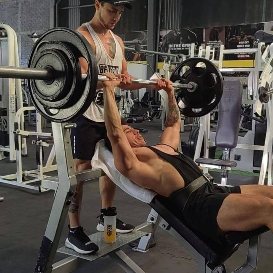 Las autoridades locales han iniciado una investigación para esclarecer los hechos y dar con los responsables del crimen. Hasta el momento, no se han brindado detalles sobre posibles móviles del ataque ni se han identificado sospechosos. 