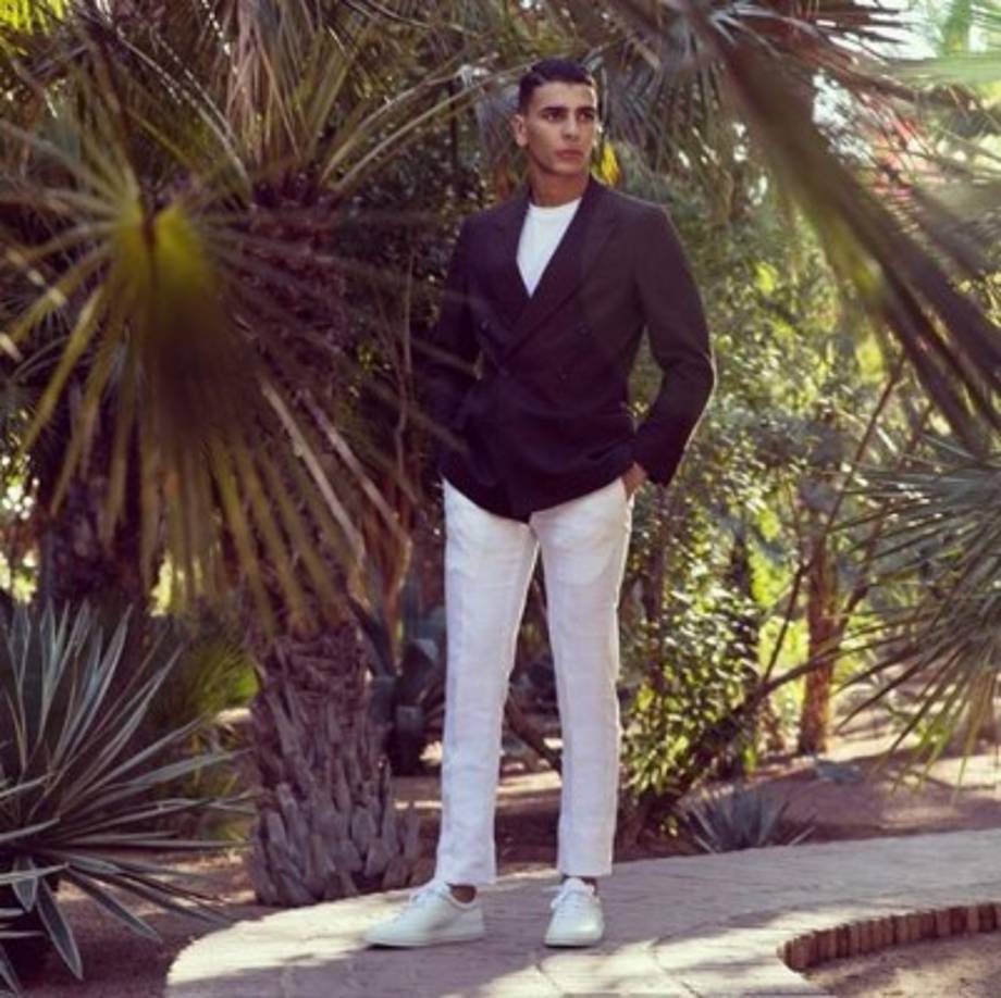 Nacido en Argelia en 1993, Younes trabajaba en el restaurante de su padre antes de entrenar como boxeador.