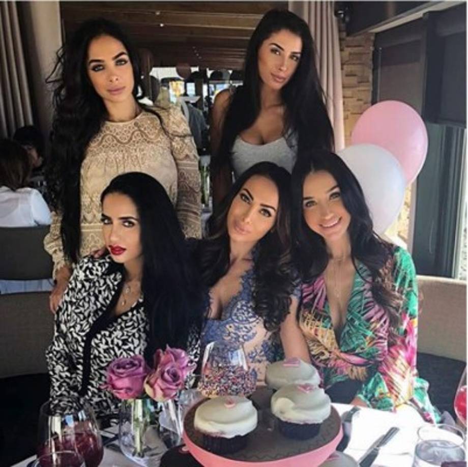 Son 10 hermanas de origen egipcio y cuatro de ellas ocupan puestos importantes en Drip Doctors.