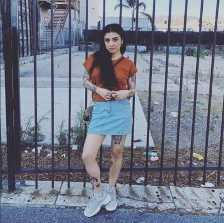 Mon Laferte es vegana. No utiliza pieles ni productos de origen animal en apoyo a los derechos de los animales.