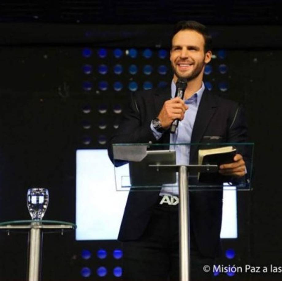 Alex es uno de los predicadores de la Iglesia del Nazareno en Cali, Colombia, la cual evangeliza en la cárcel Modelo de Bogotá.