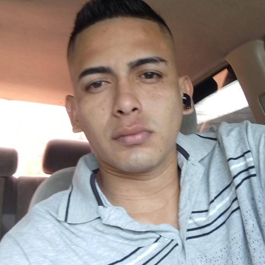 El viernes 6 de diciembre, Darwin llegó a uno de los pasajes de la colonia La Pradera, cerca del estadio Juan Orlando Hernández y fue interceptado por sujetos que lo asesinaron.