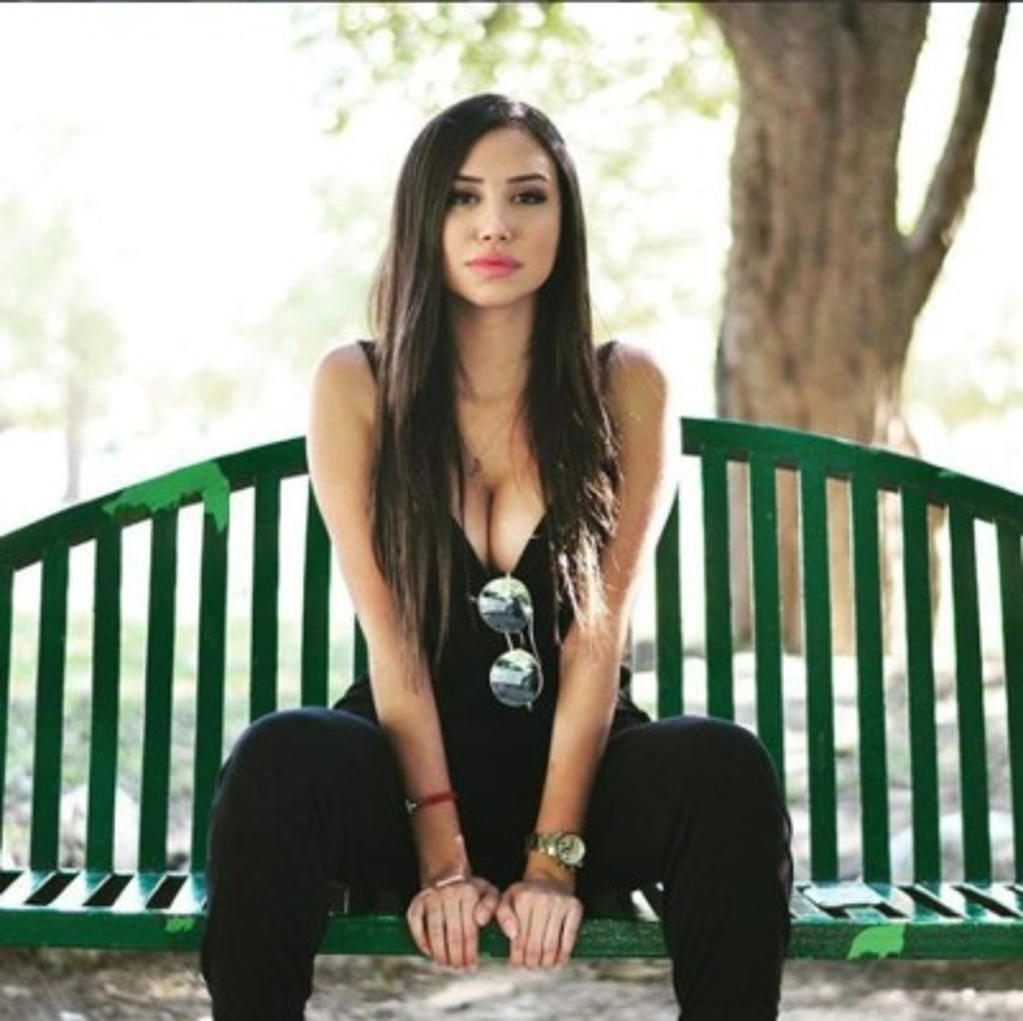 Referente a las actividades que está desarrollando, dijo: 'Ahorita acabamos de lanzar una aplicación móvil que es donde no sólo quiero motivar sino ayudar a las personas que me siguen, en esta aplicación la comunicación es más interactiva y más directa. No sé decirte con exactitud cuál es mi meta porque a diario me propongo muchas. Me he fijado día con día una meta nueva, mis metas no son a largo plazo porque soy muy desesperada, entonces por ahora vamos paso a paso”.<br/><br/>