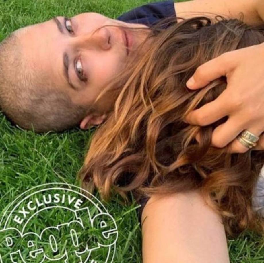 En una entrevista reciente con People, Selma dijo estar decidida a no dejarse vencer, ya que todavía tiene mucho por disfrutar junto a su hijo.<br/><br/>'Él ha tenido que soportar mucho, ha visto mucho', aseguró la actriz a la revista en la que engalanó portada. La intérprete explicó que su hijo la ha visto caer de las escaleras o apurarse al baño cuando se siente mal. 'Él dice 'mami no está enferma. Mami es valiente''.<br/>