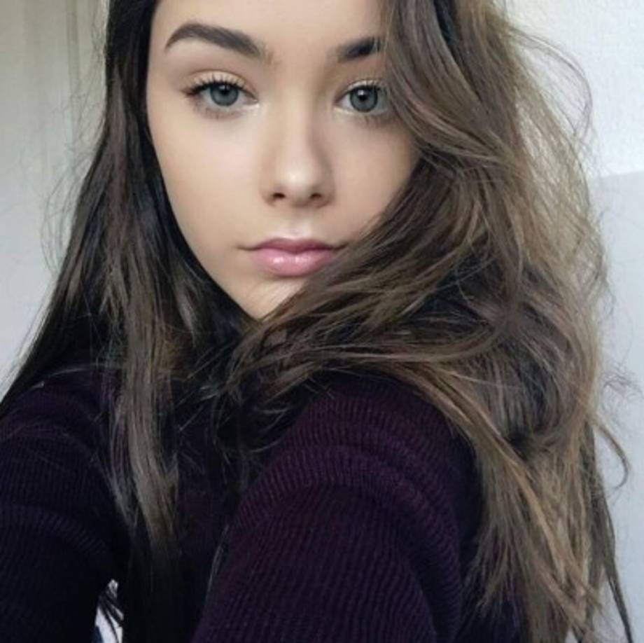 Actualmente tiene 16 años y se dice que continuará con su carrera de cantante.