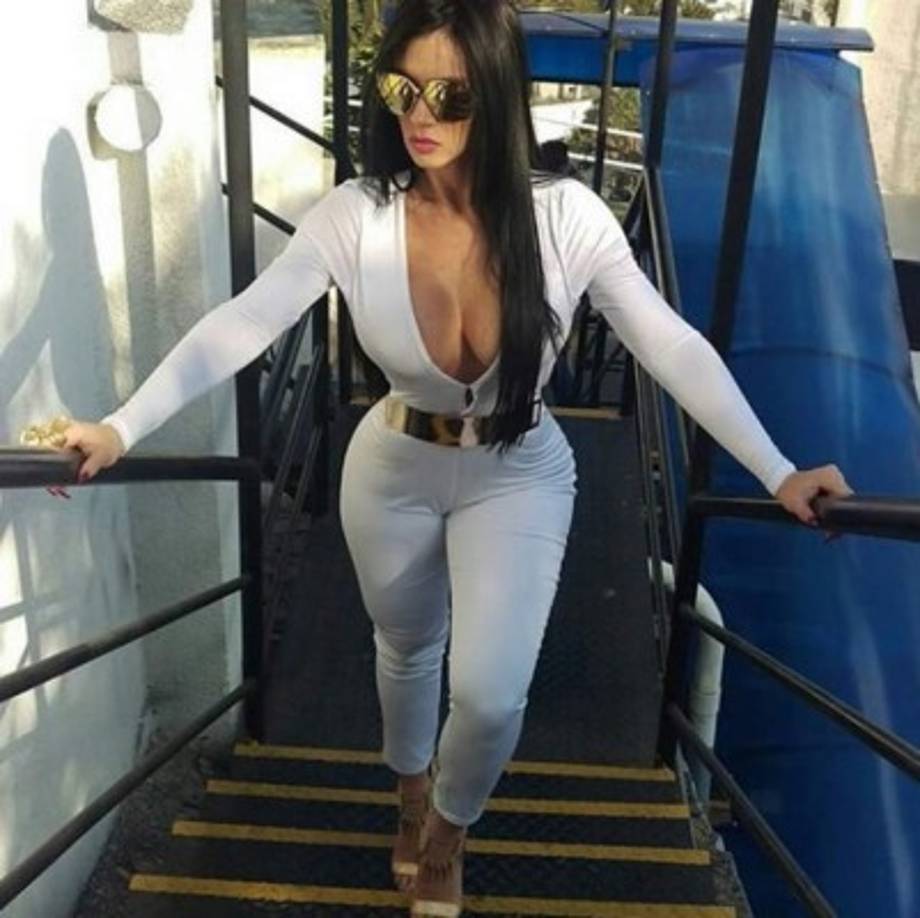 Diosa también inició su faceta como escritora, ya que en diciembre de 2011, publicó su libro «Confesiones: Soy tu Diosa» y a inicios de 2012, tuvo una participación estelar en la telenovela de Venevisión El árbol de Gabriel.<br/>