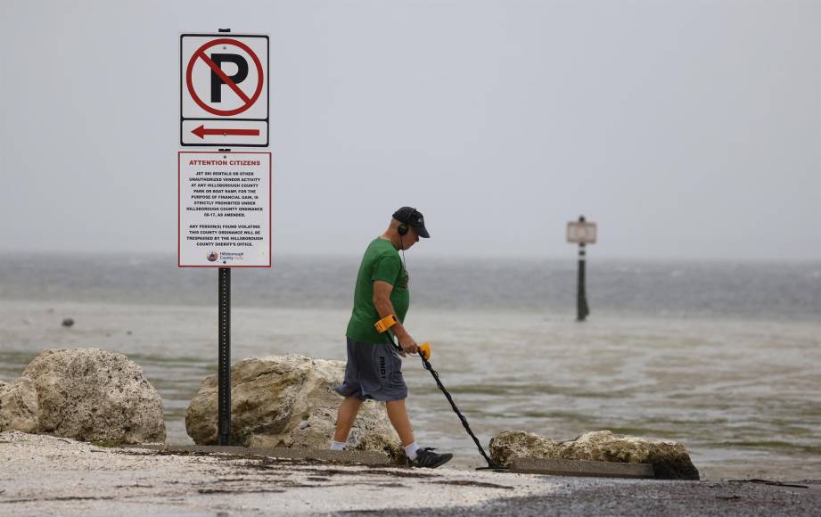 La peligrosa marejada ciclónica que producirá Ian a su paso puede elevar el nivel del mar hasta un máximo de 16 pies (4,8 metros) en alguna porción de la costa oeste de Florida.