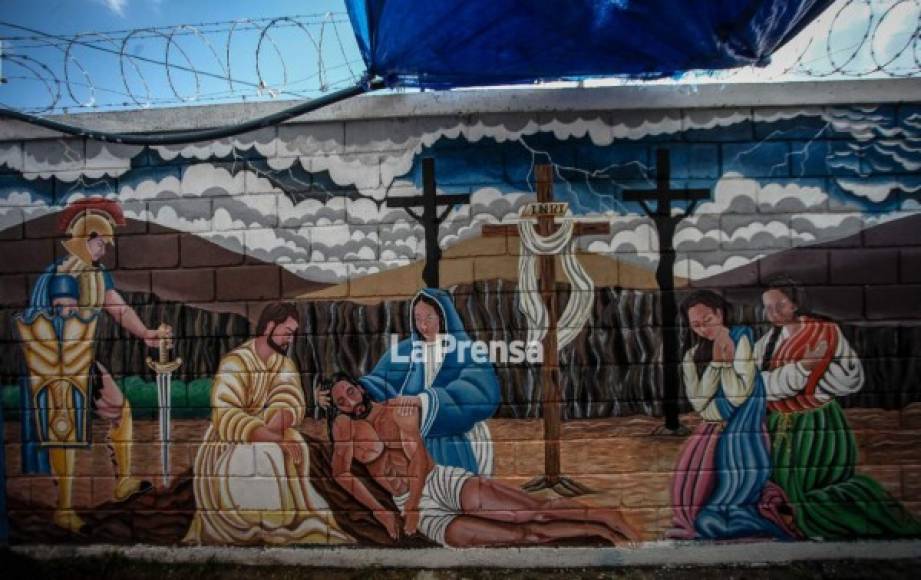 Paradójicamente, los murales de las organizaciones criminales, señaladas como responsables de la muerte y la violencia en Honduras, hacen referencia también a la religión.