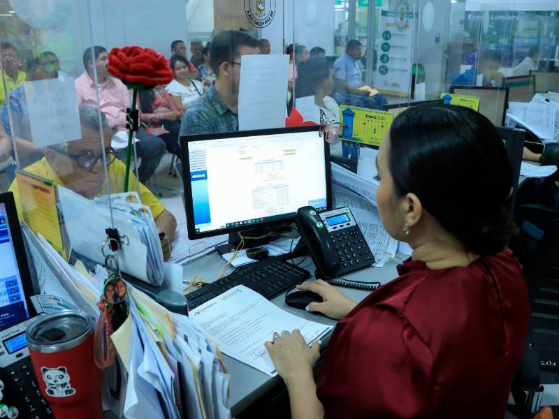 <b><span class=mln_uppercase_mln>Oficinas.</span></b> Pueden acudir alsótano de Galerías del Valle.