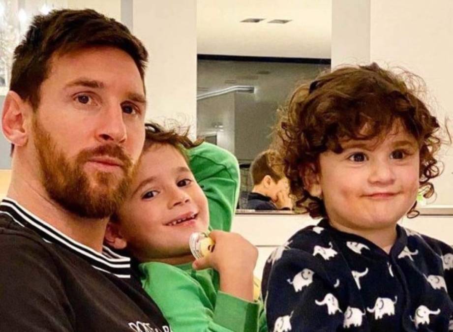 Lionel Messi compartió esta imagen junto a sus hijos.