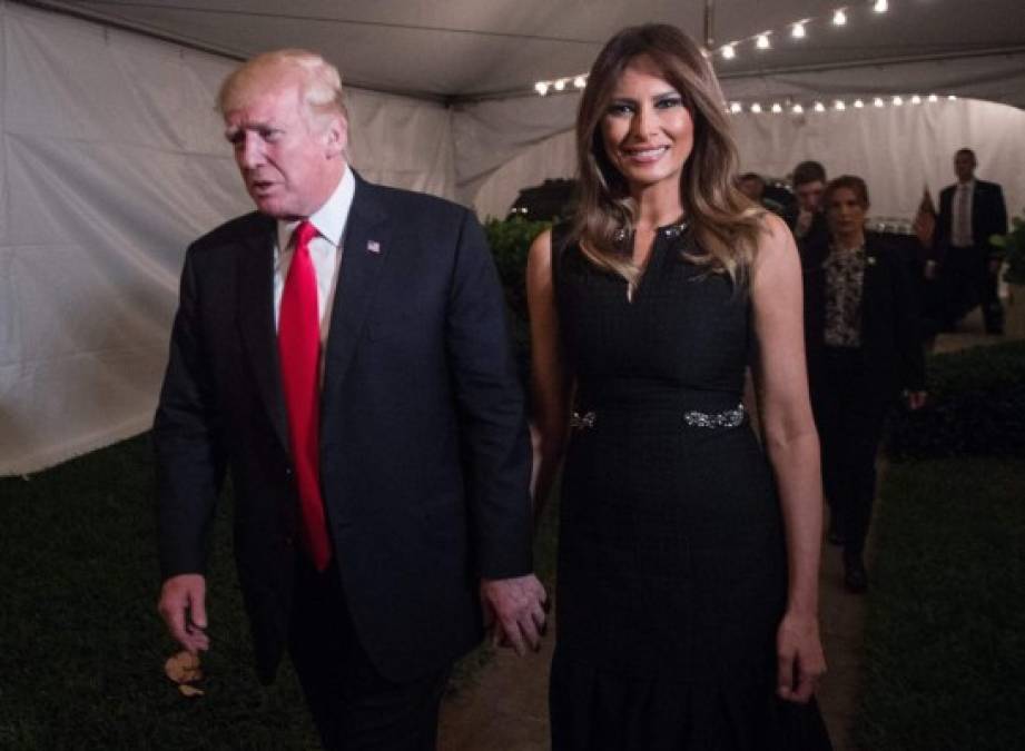 Según testigos de la cena navideña en Mar a Lago, Trump dijo a sus exclusivos invitados: 'Todos ustedes se acaban de hacer mucho más ricos', tras aprobar una polémica reforma fiscal que reducirá el pago de impuestos para los millonarios.