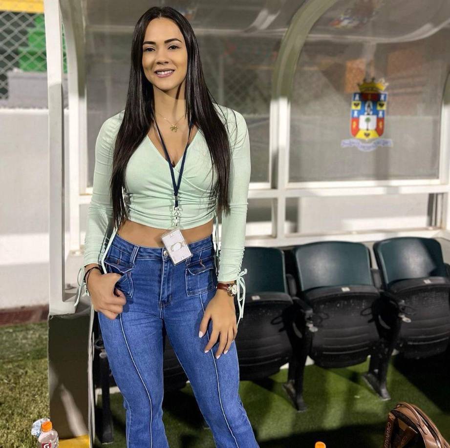 Zambrano, junto a Marta Ríos, Ericka Williams y Tanya Rodríguez, es una de las cuatro periodistas que laboran y destacan en Deportes TVC. 