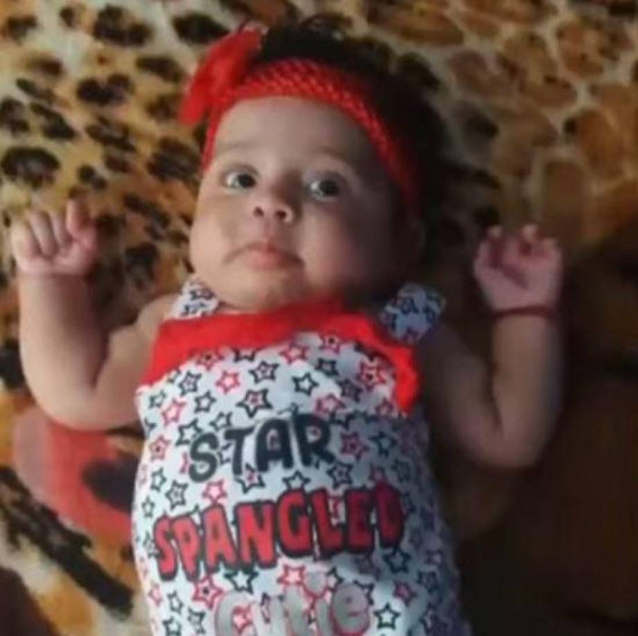 Emma Dayana tenía dos hermanitos: Josué Alberto de 4 años; y Naomi, de 2. Su abuela dijo que no sabe cómo llenará el vacío de haber perdido a su nieta. “Lo más triste es perder a un nieto. Yo quiero a mis nietos como si fueron mis hijos”, lamentó. “Ellos (los papás de Emma Dayana) decidieron agarrar ese camino, para tener un futuro mejor para ellos y sus hijos. Aquí (Honduras) no hay trabajo, el que lo tiene, trabaja; y el que no tiene, le toca sufrir”, señaló Martínez.