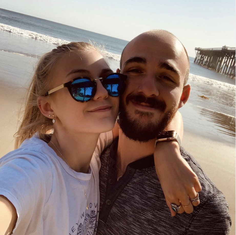 La residencia de sus padres fue allanada ayer por la policía, en busca de evidencias luego de que el FBI confirmara que el cuerpo encontrado el domingo en el estado de Wyoming es el cadáver de Petito, y ‘la determinación inicial de la forma de muerte es homicidio’.