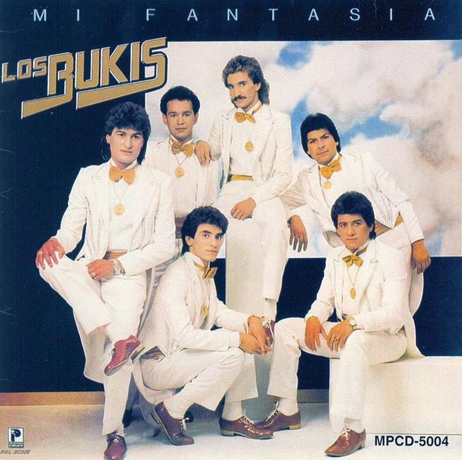En 1996, después de muchos éxitos nacionales e internacionales, Los Bukis se desintegraron de común acuerdo. Marco Antonio Solís inició su carrera como solista con el lanzamiento de su primer álbum “En pleno vuelo”.