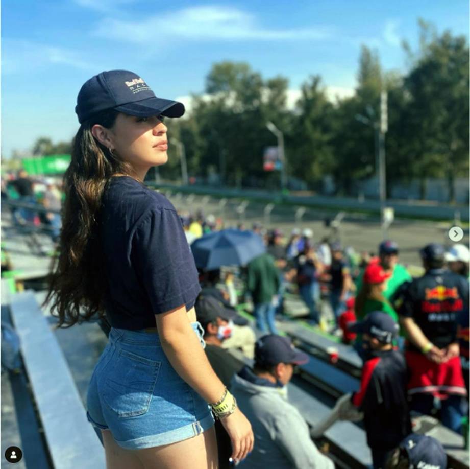 Otra de sus pasiones parece ser la Fórmula 1 y apoya mucho al mexicano Sergio Pérez, piloto de Red Bull.