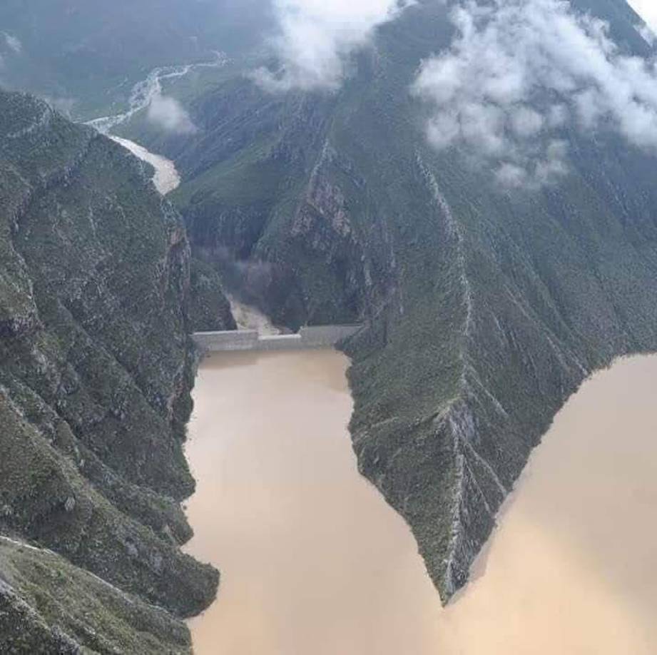 El Gobierno de Nuevo León ha informado que todos los ríos están en su máxima capacidad de agua y en las próximas horas aumentarán los niveles. 