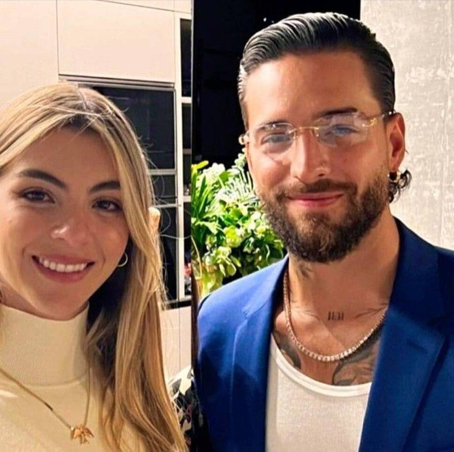 Ambas periodistas afirmaron que Maluma y Susana están “muy ilusionados” y “contentos”, y que la arquitecta decidió no aparecer en las recientes presentaciones del cantante para mantener su embarazo en secreto. 