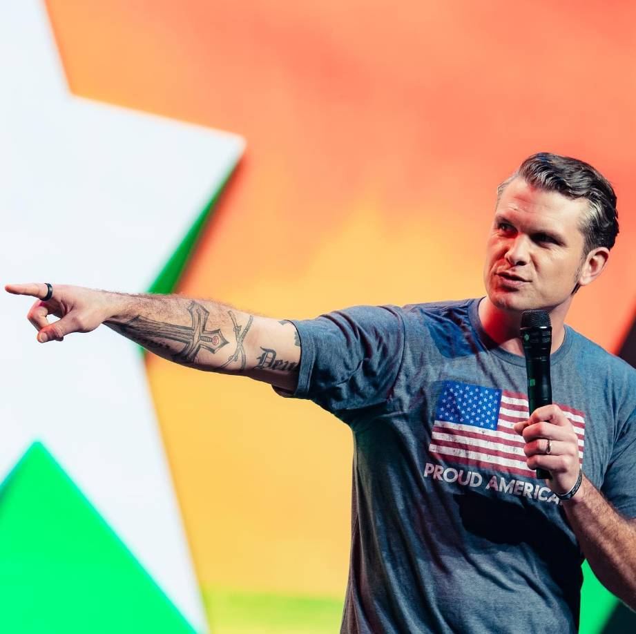 Pete también es escritor y orador para eventos conservadores en Estados Unidos.