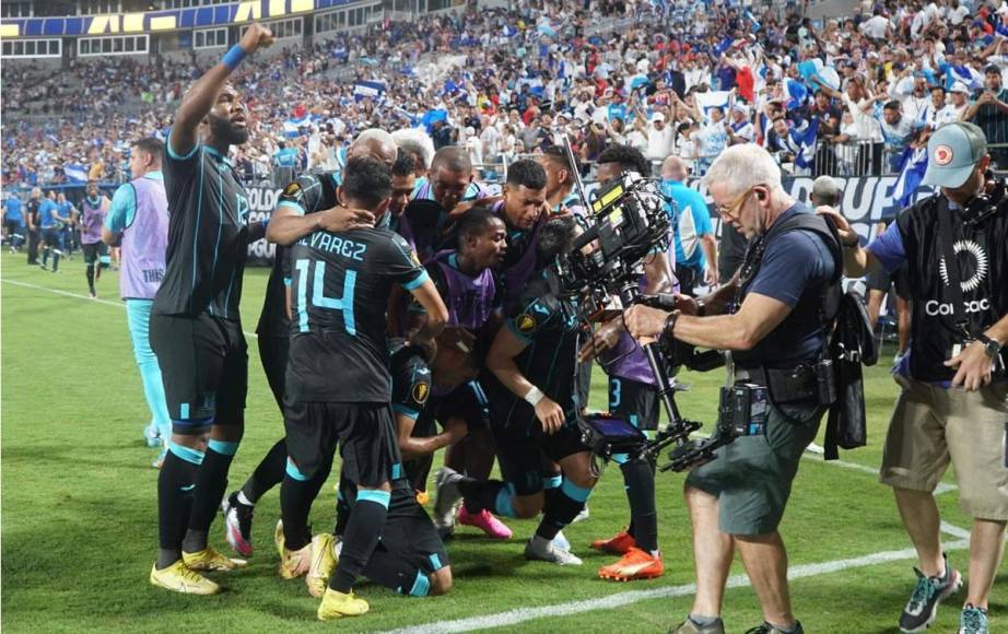 La celebración de los jugadores de Honduras tras el golazo de José Mario Pinto ante Haití.