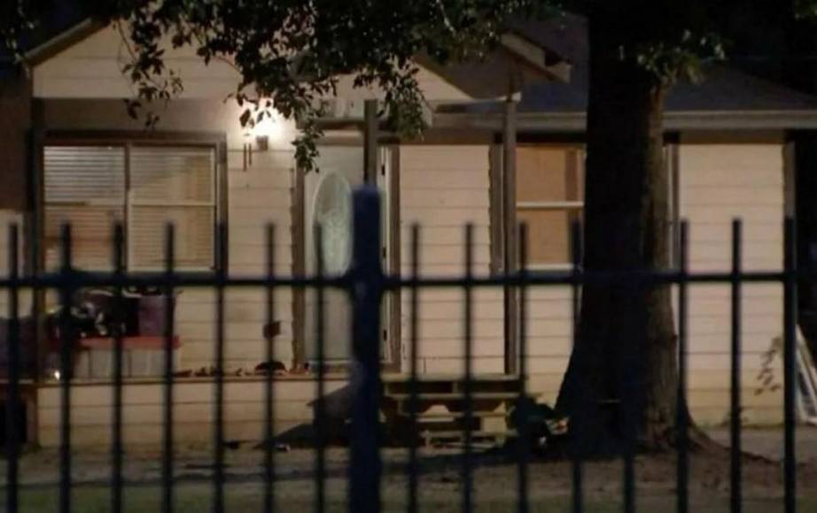 Los investigadores creen que el hombre estaba disparando su rifle semiautomático AR-15 en un patio vecino a la casa de las víctimas, cuando éstos le pidieron que parara ya que estaban tratando de dormir a un bebé, informaron medios estadounidenses. 