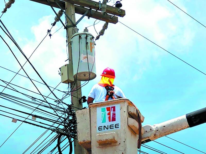 La ENEE debe bajar a 17% las pérdidas para mejorar los flujos de caja por venta de energía.