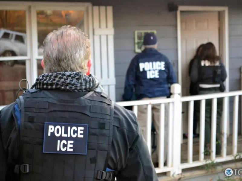 ICE ha estado recopilando datos de los celulares de migrantes, según organizaciones estadounidenses.