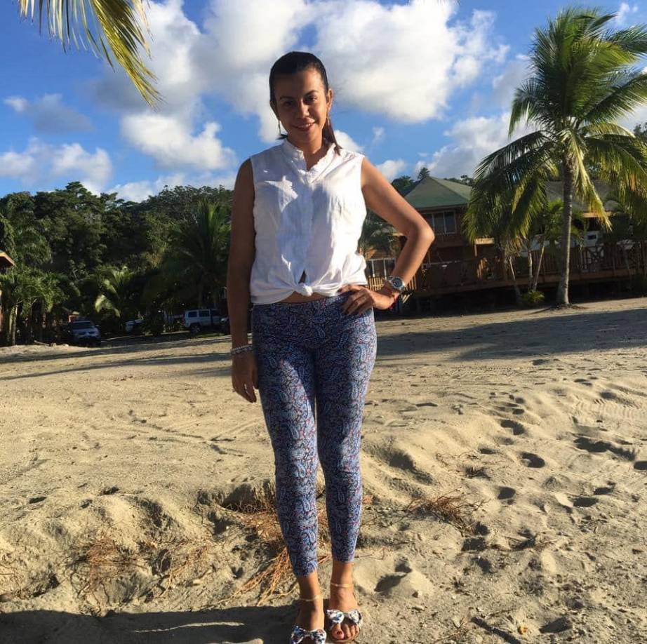 Durante la noche del sábado, vecinos del lugar reportaron que en un solar baldío había una extraña camioneta, que comenzó a levantar sospechas, posteriormente, la Policía Nacional llegó al lugar y descubrió que dentro del vehículo estaba el cuerpo sin vida de Ventura Chavarría. Fotografía: Cortesía. 