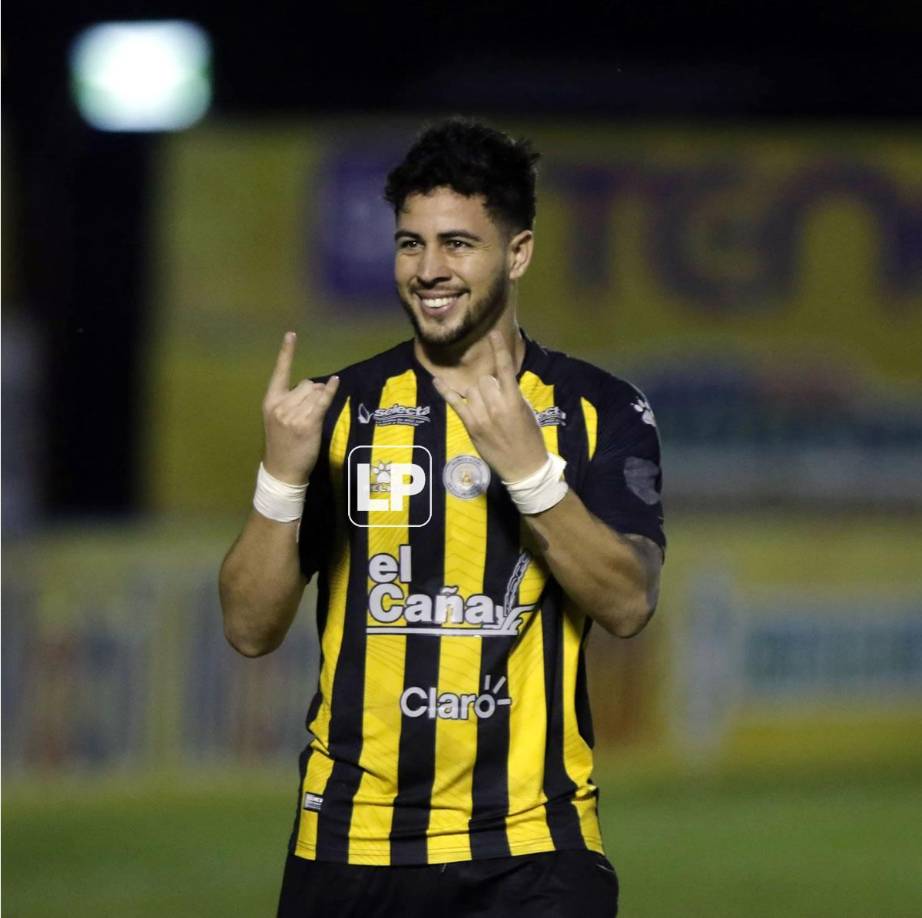 La felicidad de Pedro Baez tras marcar su primer gol con la camiseta del Real España.