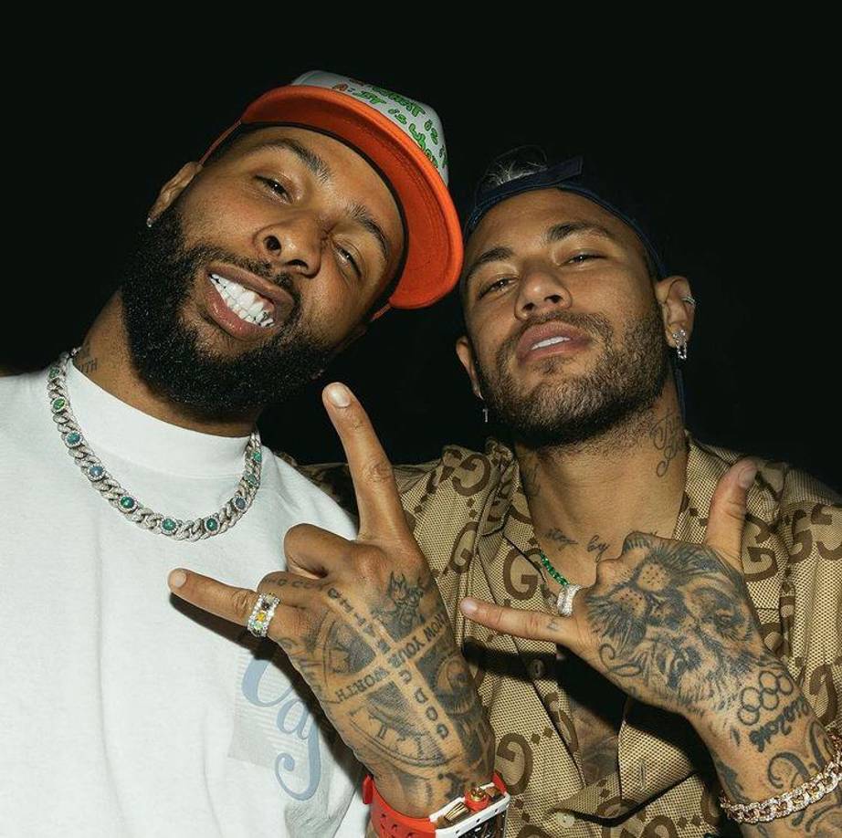 El tono de los mensajes fue creciendo conforme pasaban las horas y algunos decidieron llamar a las fuerzas del orden, primero a la Policía Municipal y luego a la Policía Nacional.