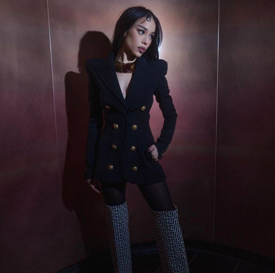 ”Anoche vencí uno de mis miedos más grandes, aprendí una gran lección y jamás pensé que llegaría el momento de entonar el Himno Nacional Mexicano, y llegó el momento” fueron las primeras palabras escritas por la cantante.