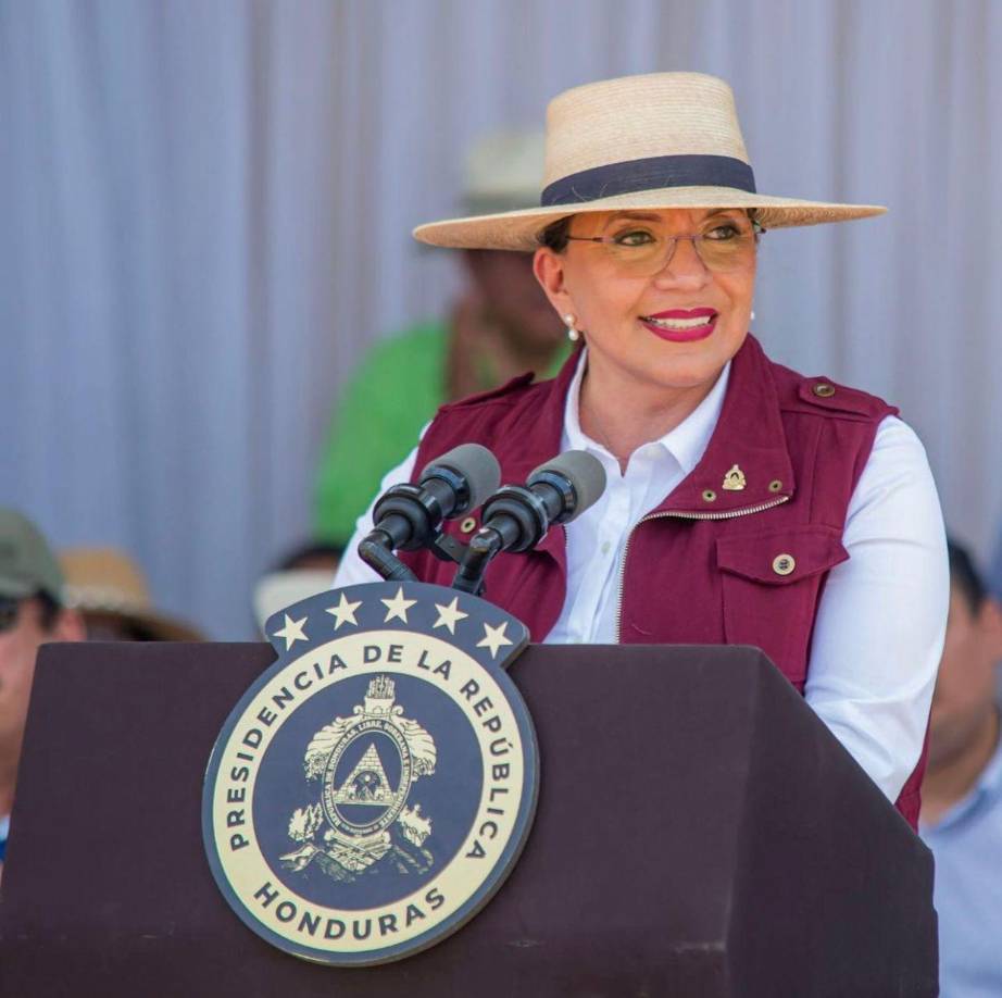 Varios diputados de la bancada del Partido Libre también han felicitado a la Presidenta Xiomara Castro por sus 64 años. El diputado Marco Eliud Girón felicitó a la mandataria “¡Feliz cumpleños Presidenta de Honduras Xiomara Castro!, que Dios la siga bendiciendo y llenando de sabiduría”, redactó el diputado.